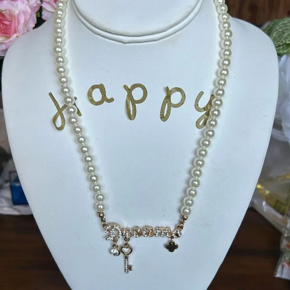 Fashion Jewelry Faux Pearls Crystals pendant NWT silver color